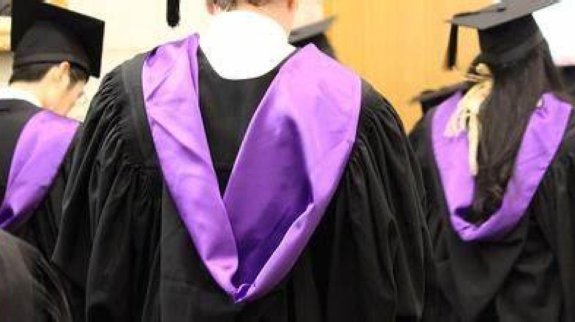 UNSW Graduation Academic Dress | Bachelor, Postgraduate and PhD Sets | The  Grad Shop